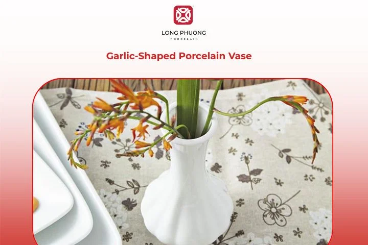 Garlic-Shaped Porcelain Vase – Unique vase with bulbous curves, ideal for floral or dry arrangements.