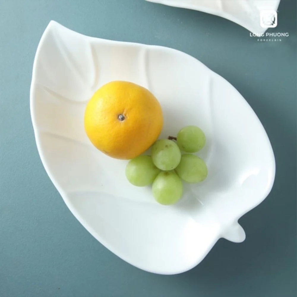 Leaf-Shaped-Stylish-Plate (4) Celebrate organic elegance with the Leaf-shaped stylish plates
