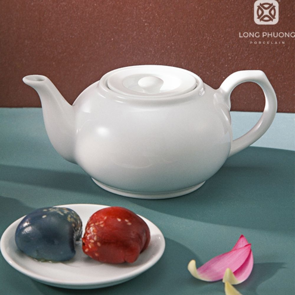 Long-Phuong-Short-Tea-Set-4 Minimalist tea set with subtle elegance