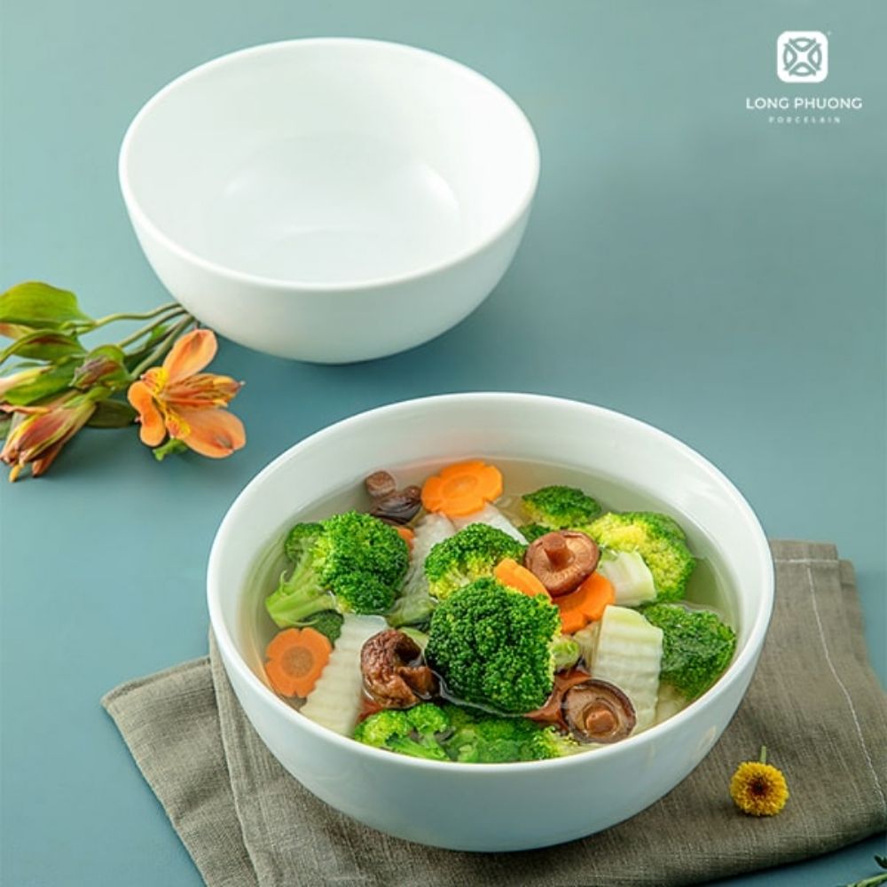 Long-Phuong’s-deep-curl-porcelain-bowl (2) Long Phuong’s deep curl porcelain bowl is crafted for both beauty and function
