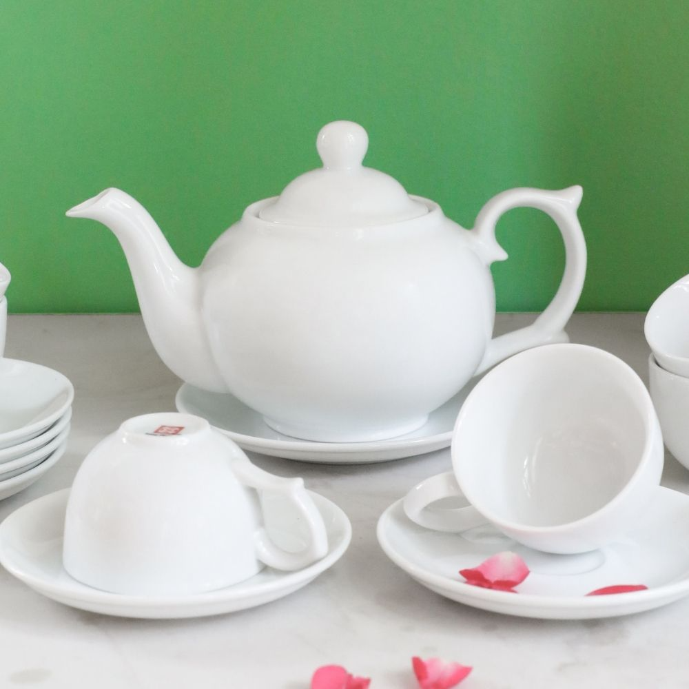 Round-Bellied-Tea-Set-3 White round teapot set