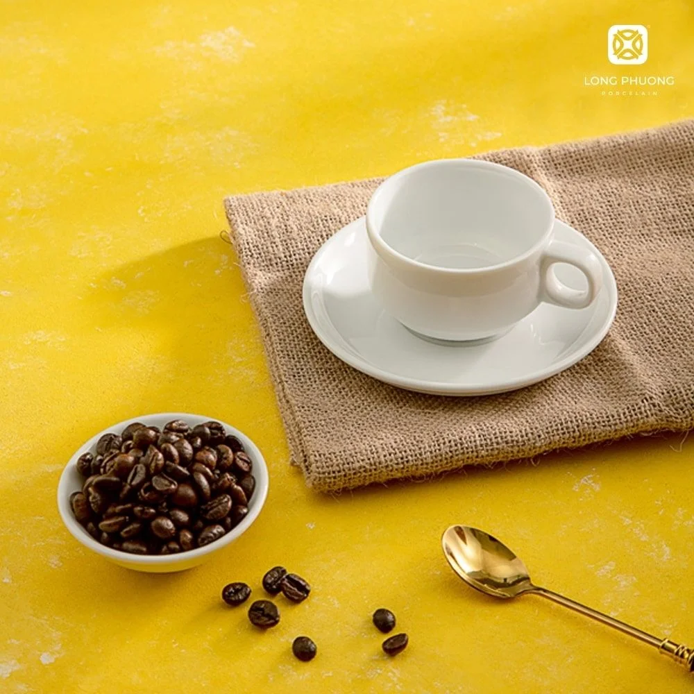 Round-handle-porcelain-cup (3) Enjoy classic style with the round handle