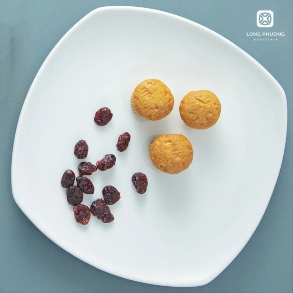 Rounded-Square-Plate (4) Discover soft sophistication with the Rounded Square Plates