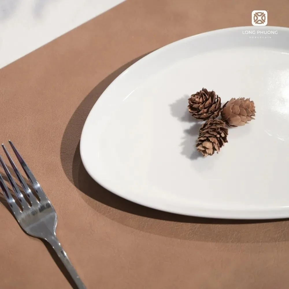 Shallow-Oval-Plate (4) Long Phuong is a refined option in your plate sets