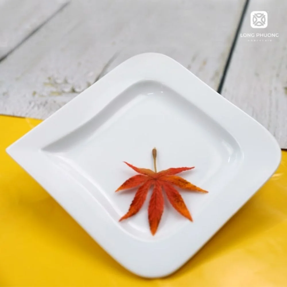 Thanh-Le-Square-Plate (3) compact square form allows for easy stacking and elegant table organization