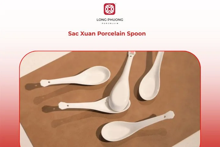 Sac Xuan Porcelain Spoon – Floral-themed porcelain spoon with spring-inspired design.