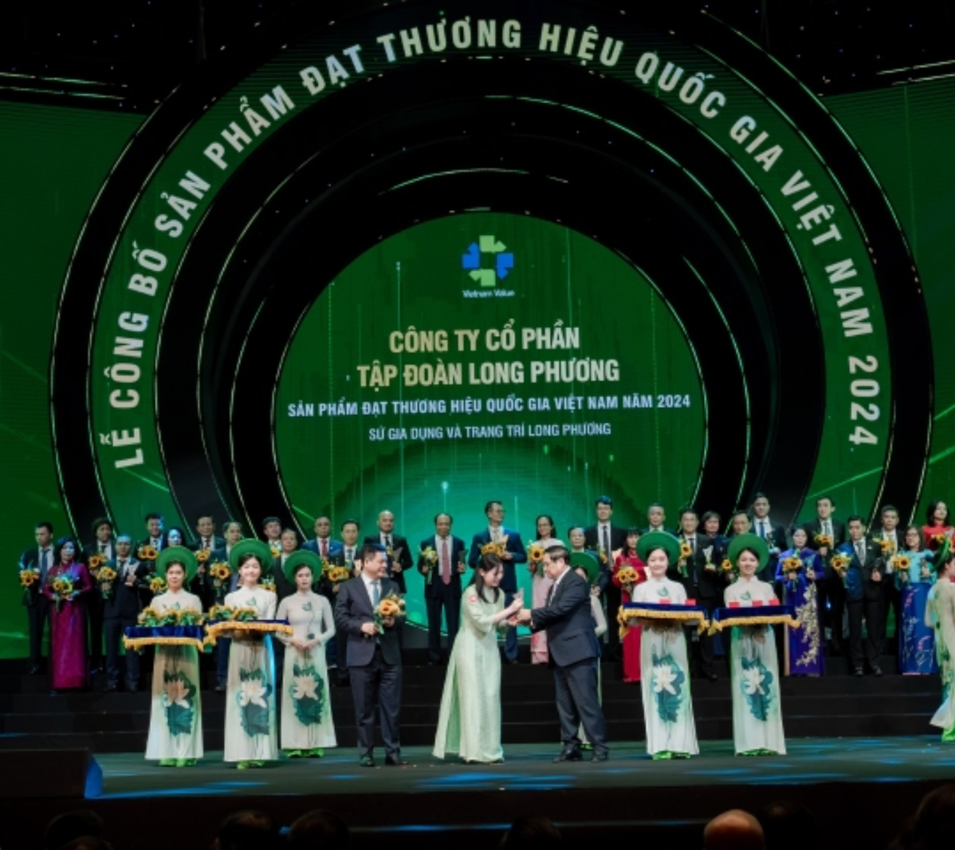 Long Phuong Porcelain achieved "Vietnam National Brand" for the second consecutive time