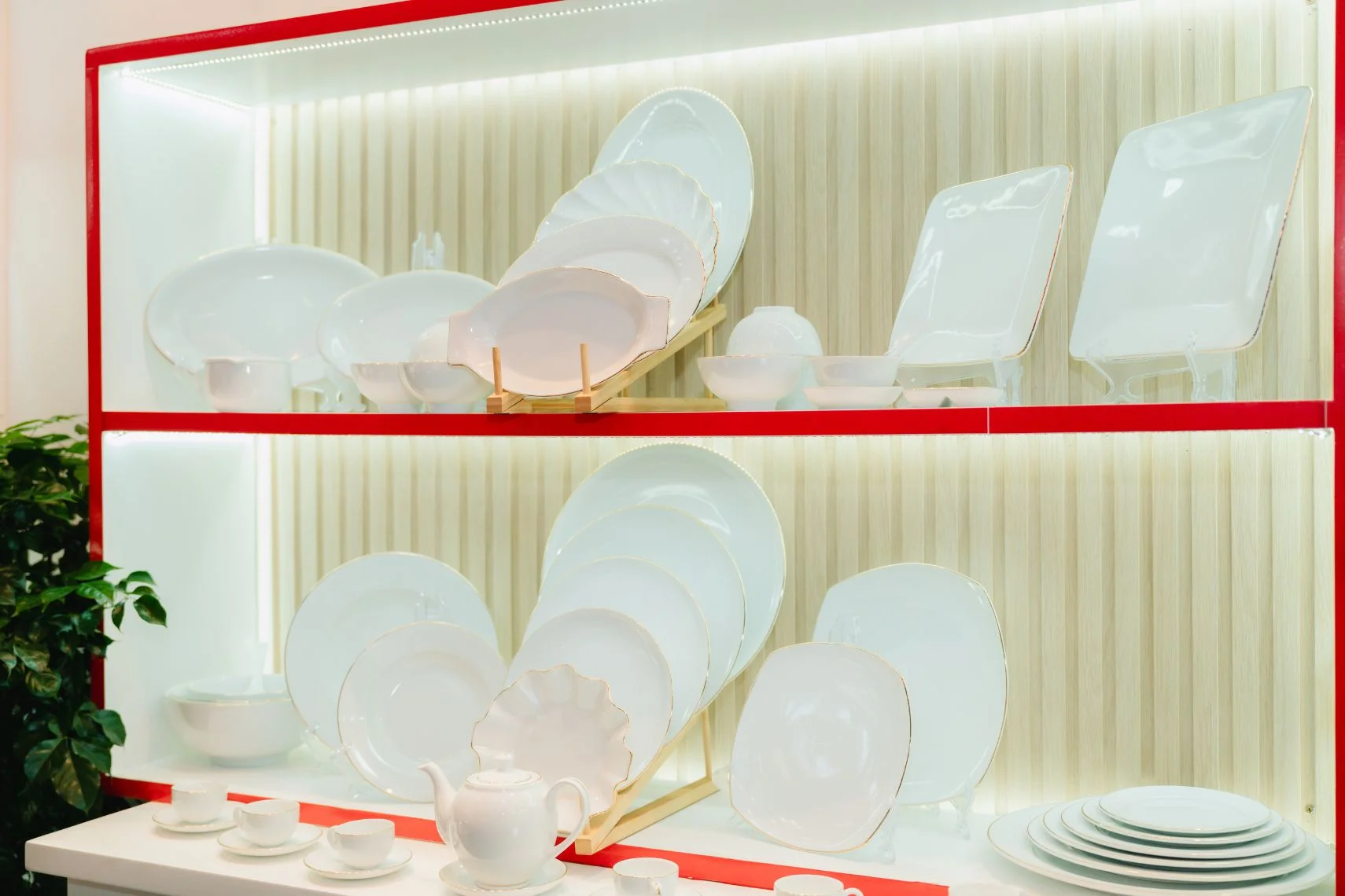 Innovative porcelain designs showcased at Vietnam International Sourcing Expo 2025