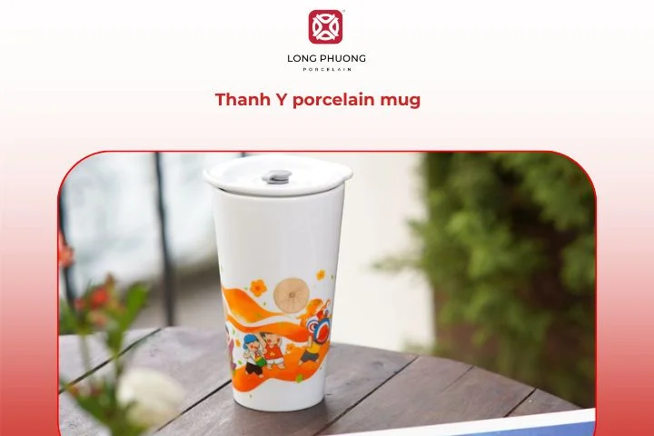 The Thanh Y porcelain mug reflects elegance and tenderness in love.