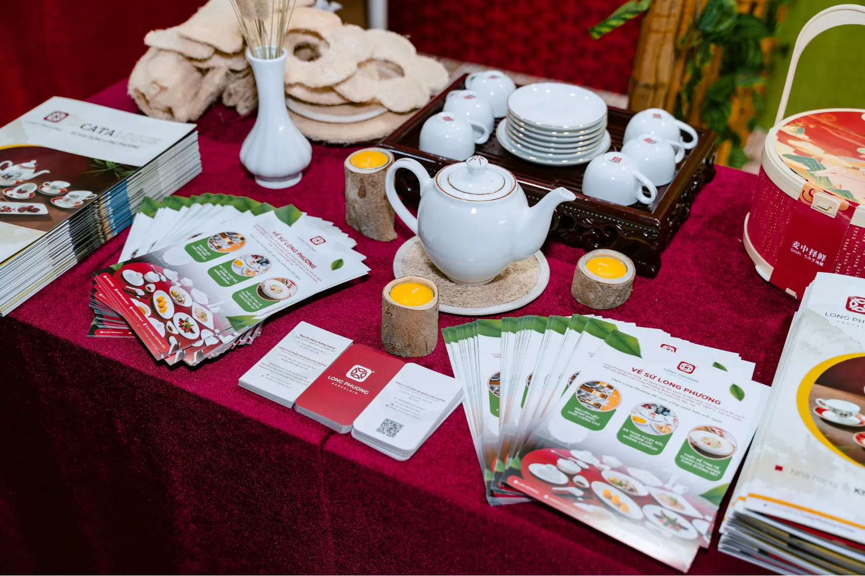 Long Phuong's porcelain products blends traditional craftsmanship and modern technology