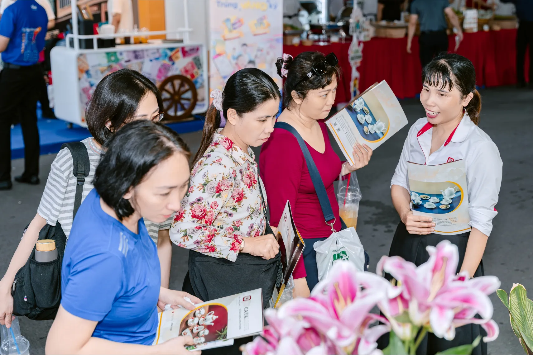Long Phuong's booth attracted many visitors
