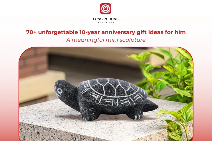 Choosing a symbolic sculpture makes your 10-year anniversary gift visually memorable