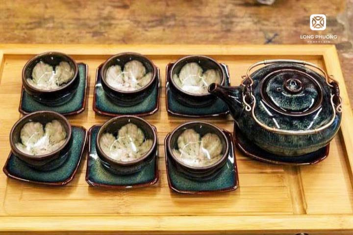 Bộ ấm trà gốm men hỏa biến với nét độc đáo ở từng họa tiết, màu sắc