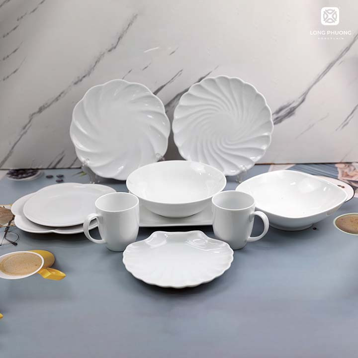 Long Phuong Porcelain Company provides beautiful dishes