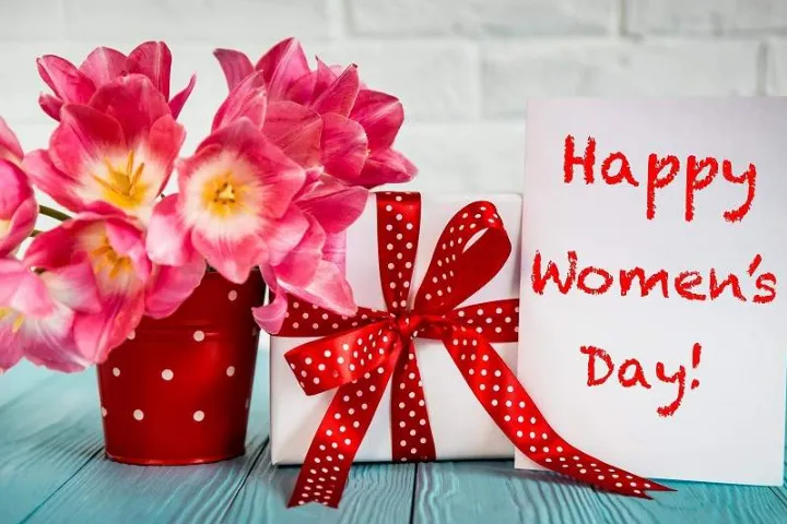 Gợi ý 65+ quà tặng ngày 8/3 ý nghĩa, dễ mua cho mẹ, vợ, người yêu, đồng nghiệp, bạn bè