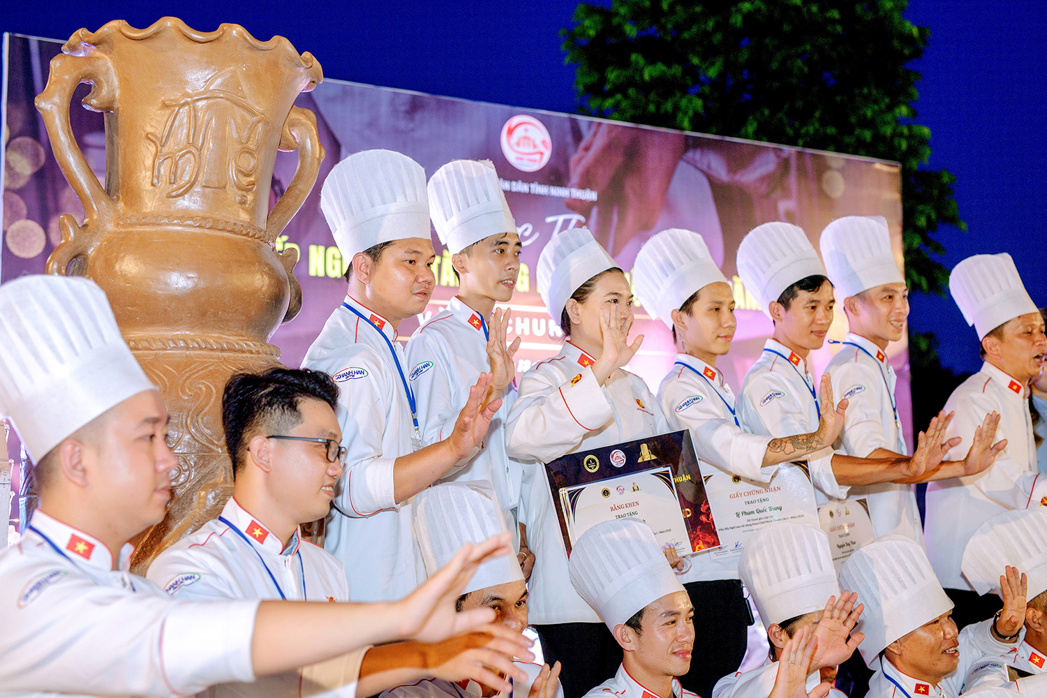 Các dầu bếp tham dự cuộc thi đầu bếp ngôi sao tài năng