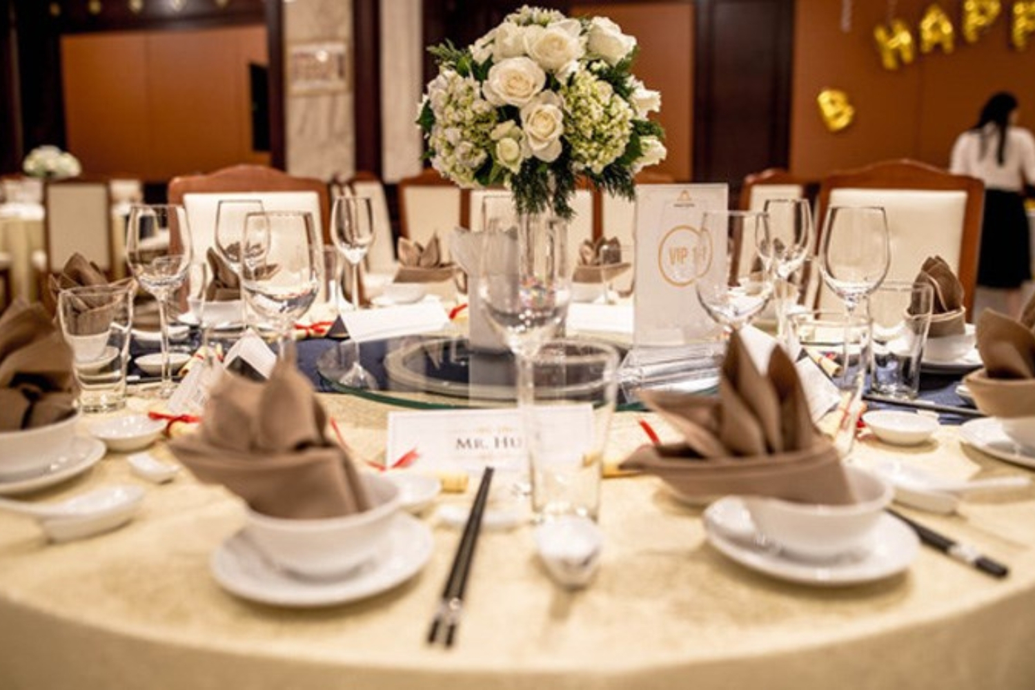 sắp đặt bàn ăn kiểu á