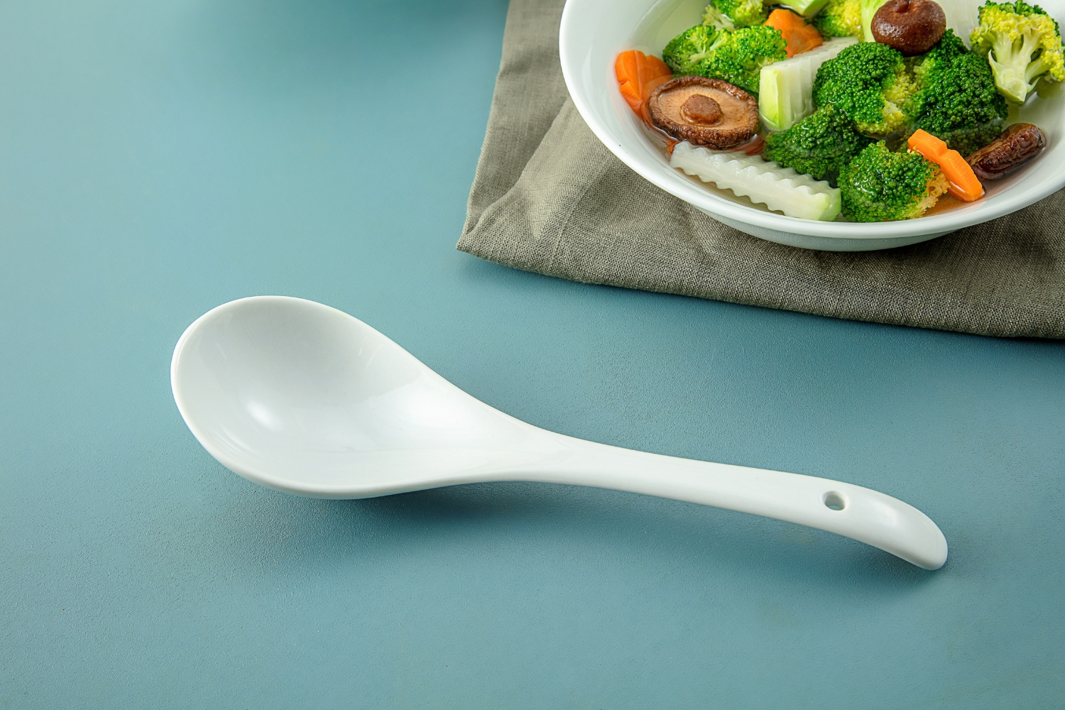 tại sao nên dùng muỗng sứ long phương