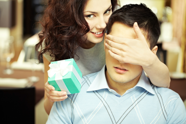 nên tặng gì cho bạn trai dịp sinh nhật