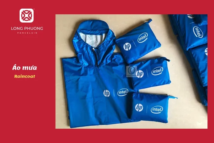 tặng áo mưa thiết thực
