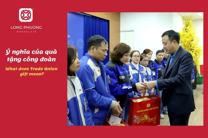 trao quà tặng công đoàn nhằm động viên khích lệ các đoàn viên