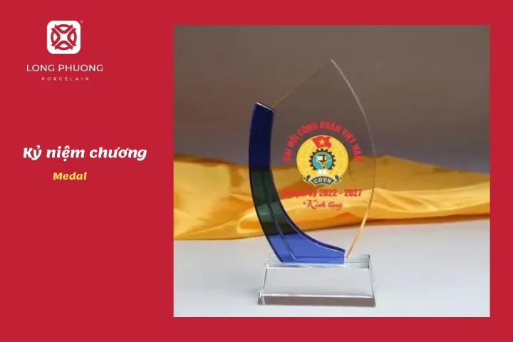 quà tặng kỷ niệm chương