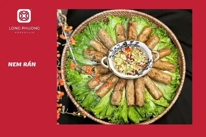 ăn nem rán trời mưa