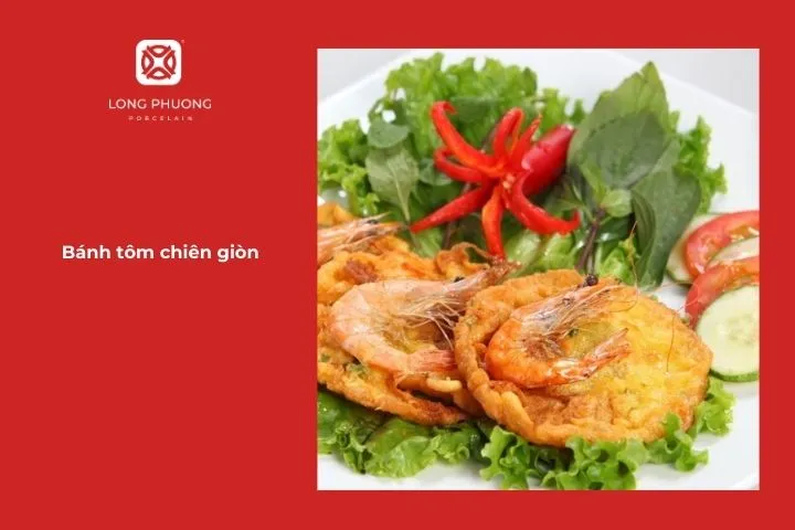 Bánh tôm chiên giòn là món ăn vặt thơm ngon