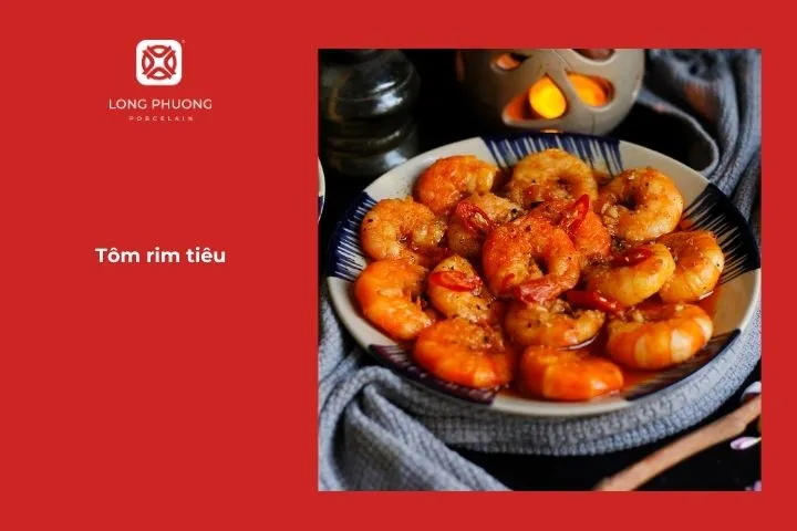 Tôm rim với tiêu đen và nước mắm tạo nên hương vị cay nồng