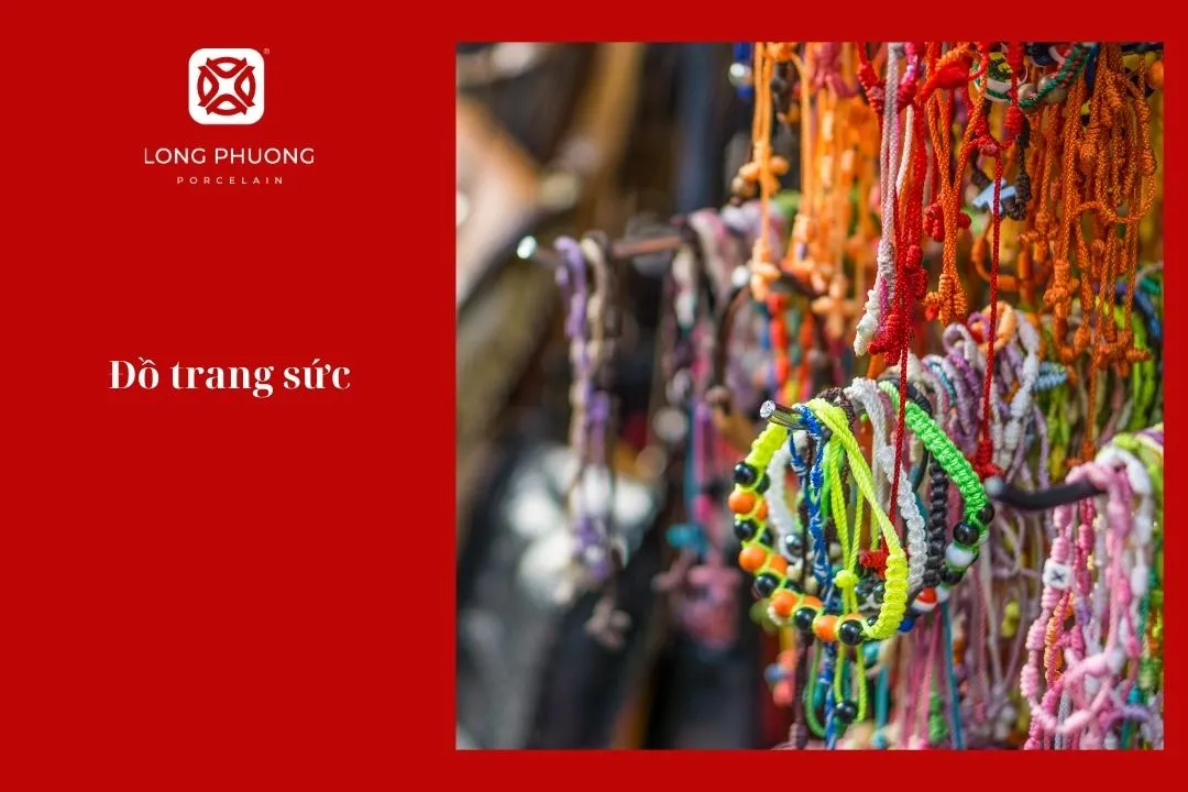 mua trang sức làm quà lưu niệm