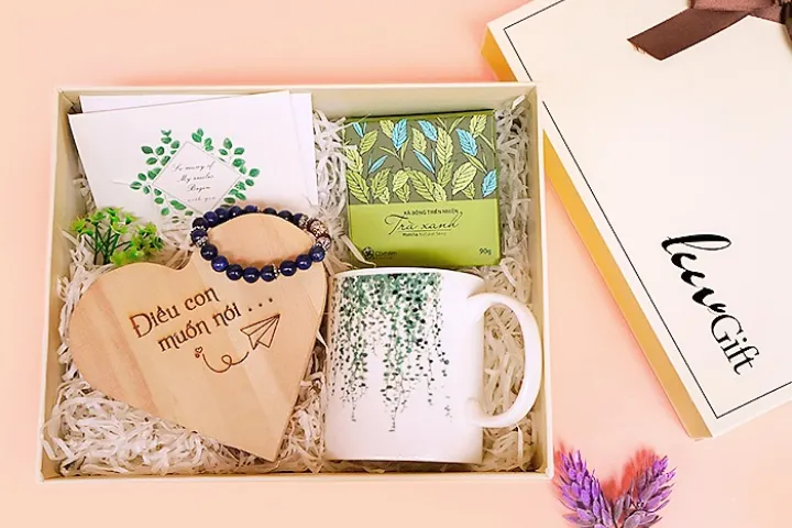 "Nên tặng quà sinh nhật gì cho Mẹ?" là một băn khoăn lớn của người làm con