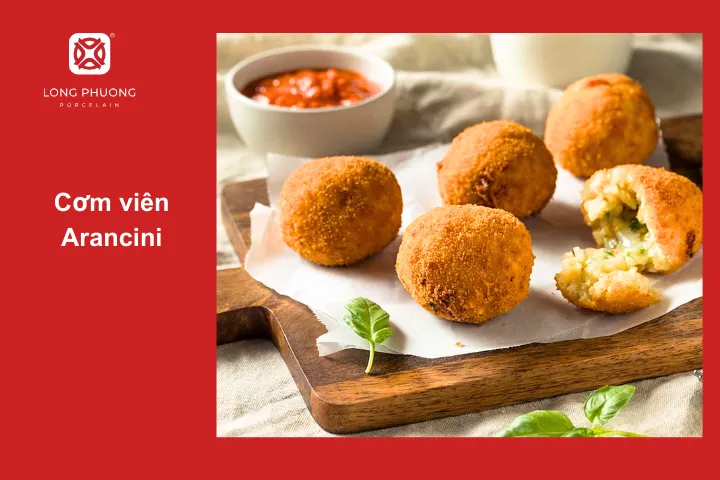 Cơm viên Arancini là món ăn đường phố cực được mọi người yêu thích 