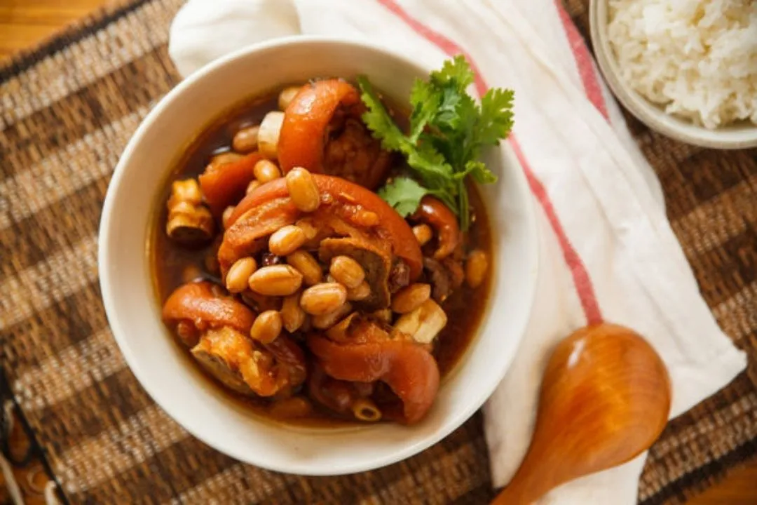 cách làm chân giò hầm đậu phộng