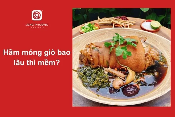 Hầm móng giò trong khoảng 2-3 giờ sẽ giúp thịt mềm và dễ dàng tách ra khỏi xương