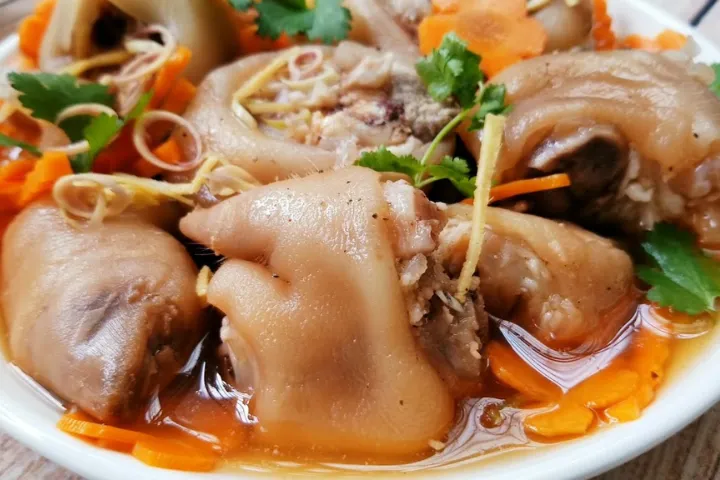 Biết được cách làm sạch móng heo sẽ làm món ăn hấp dẫn hơn