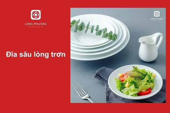 Đĩa sứ trắng sâu lòng có thể làm nền tuyệt vời để trưng bày chân giò hầm, giúp món ăn nổi bật hơn