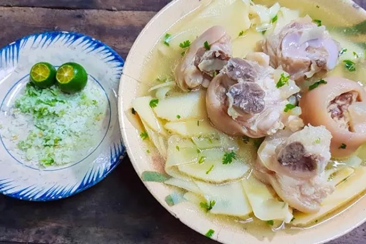 Giò heo hầm măng thơm ngon bắt miệng cho bữa họp mặt