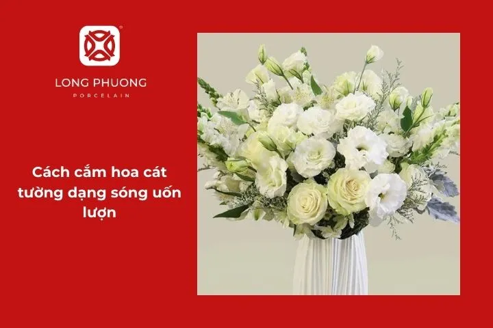 Bình hoa cát tường dáng lượn sóng mềm mại đầy tinh tế