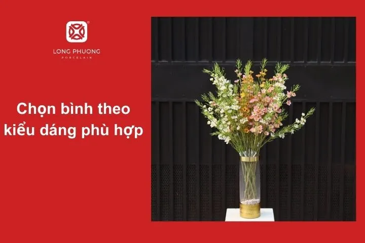 Bình cắm hoa thanh liễu không nên có miệng quá rộng vì sẽ làm hoa bị xòe ra mất kiểm soát
