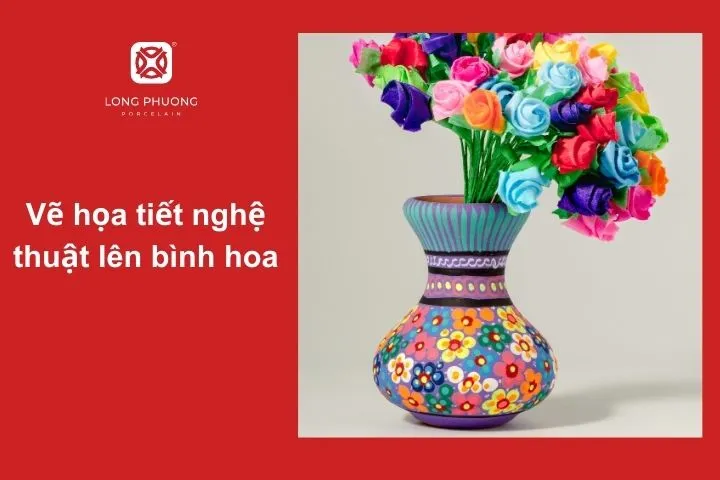 Một cách đơn giản nhưng đầy nghệ thuật là vẽ trực tiếp lên bề mặt bình hoa