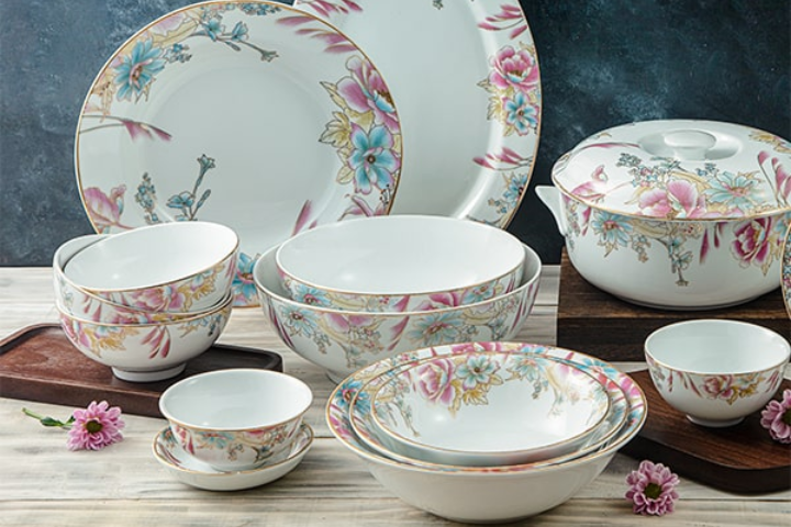 Bát đĩa luôn là một phần quan trọng không thể thiếu tạo nên điểm nhấn của mỗi nhà hàng