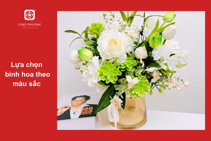 Màu sắc bình hoa cũng thể hiện cá tính của chủ nhân phòng làm việc