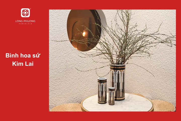 Mẫu bình hoa để phòng làm việc với họa tiết ấn tượng và sang trọng