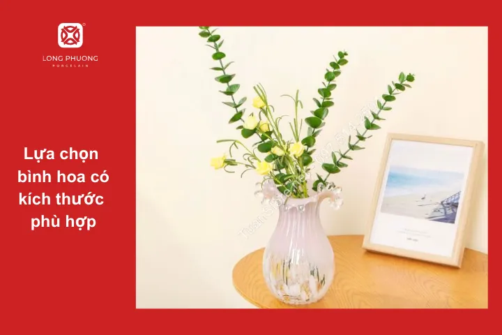 Bình hoa để phòng làm việc phải có kích thước phù hợp với không gian đặt nó