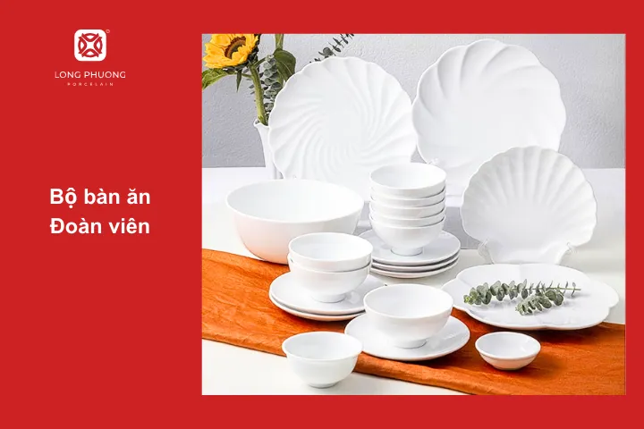 Bộ bàn ăn Đoàn viên sở hữu màu trắng tinh khôi cùng lớp men sáng bóng, mịn màng, đẹp mắt, phù hợp với mọi không gian bàn ăn.