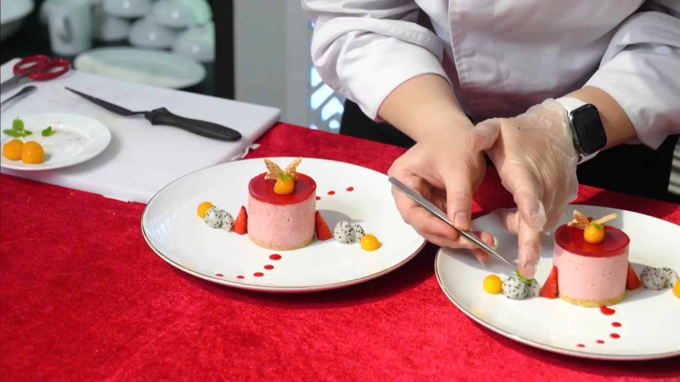 Nâng tầm món ăn ngon cùng bát đĩa Sứ Long Phương