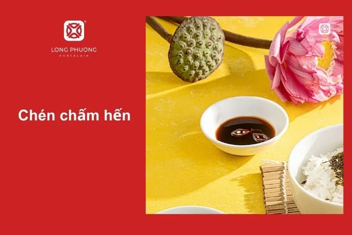 Chén có thiết kế miệng mở rộng, thân chén thu hẹp dần, mang lại sự cân đối và dễ cầm nắm