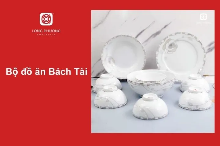 Các họa tiết hoa được vẽ công phu quanh miệng bát, đĩa, tạo nên vẻ đẹp tinh tế và hài hòa