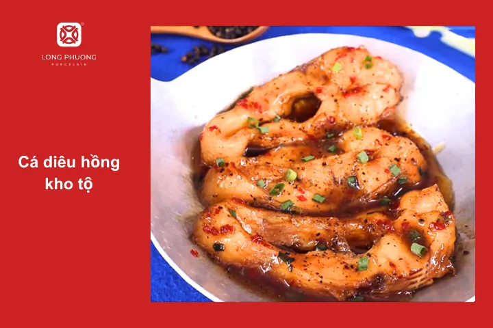 Cá diêu hồng kho tộ thích hợp cho bữa ăn gia đình, đậm đà, thơm ngon