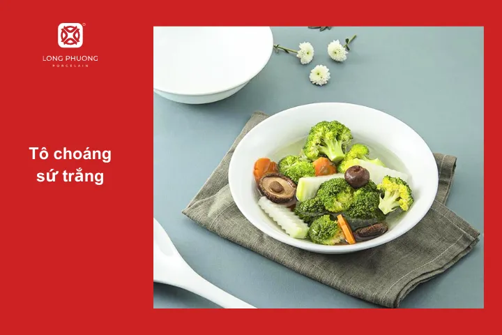 Tô choãng sứ trắng với miệng rộng mang đến sự mới mẻ cho không gian bàn ăn